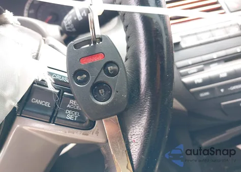 2011 Honda Accord 2.4 Ex-L z USA, uszkodzony, nr VIN 1HGCS1B81BA011104